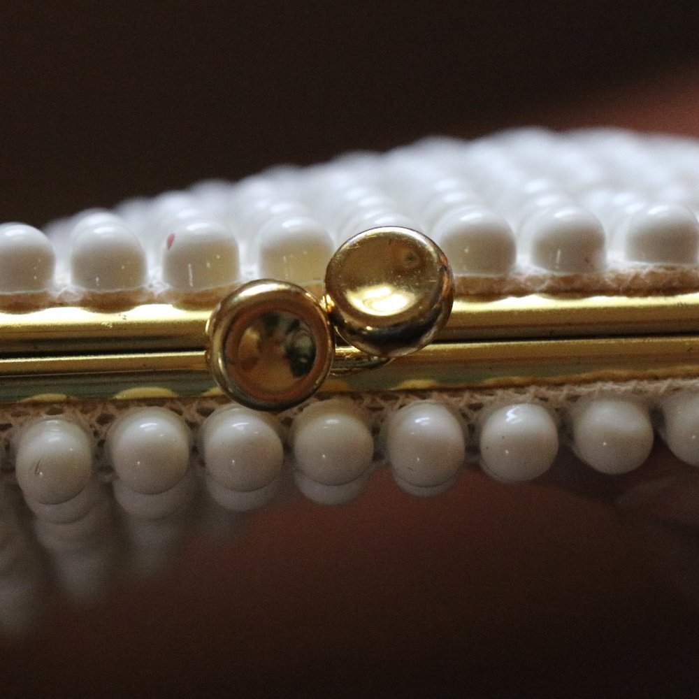 White Beaded style vintage purse - Picture 4 of 10